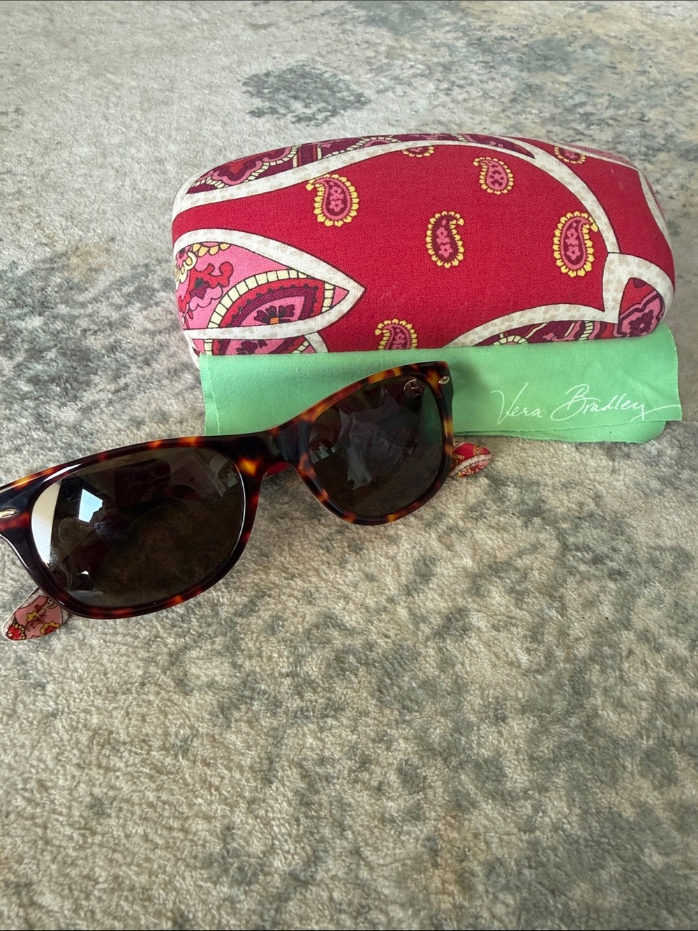 Vera Bradley Rare Retired RosyPosies Wayfarer Sunglasses, Pink Paisley Case